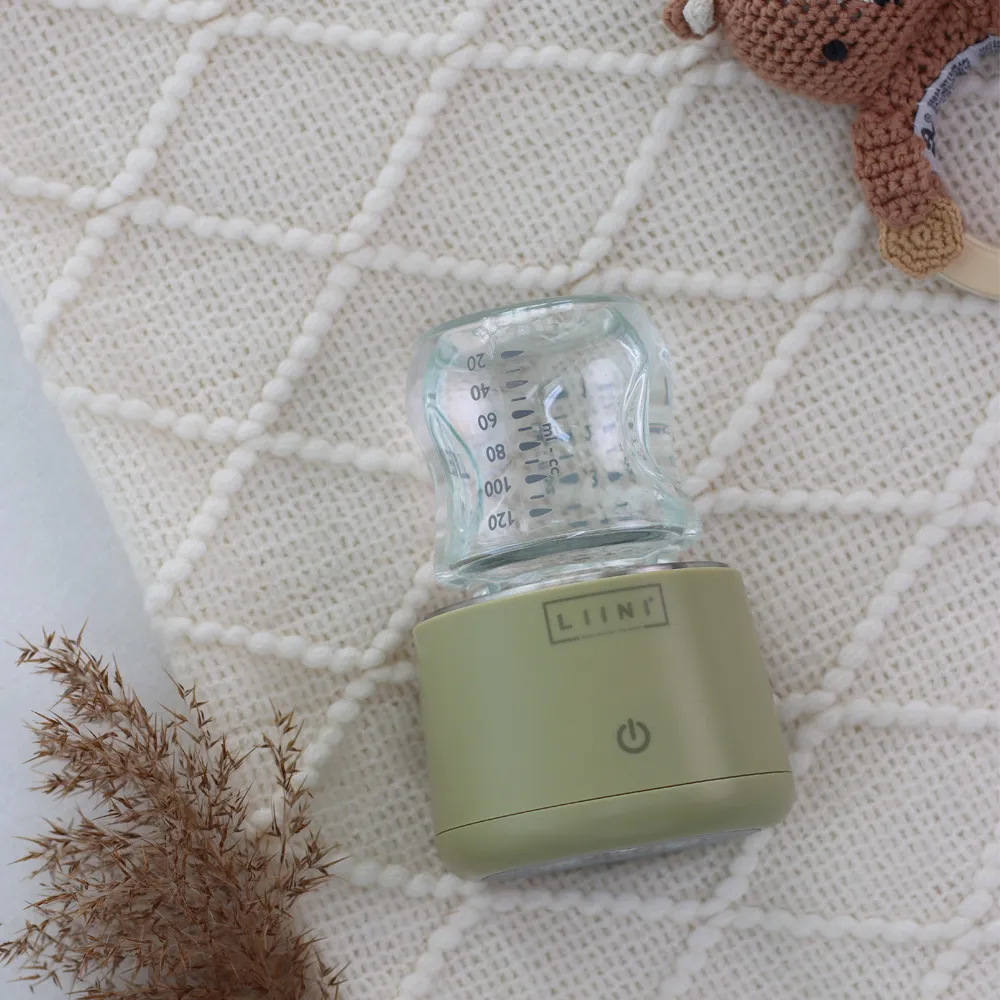 Donner un biberon à bébé sur la route Conseils LIINI 2.0 olive Donner un biberon à bébé sur la route Conseils LIINI 2.0 olive