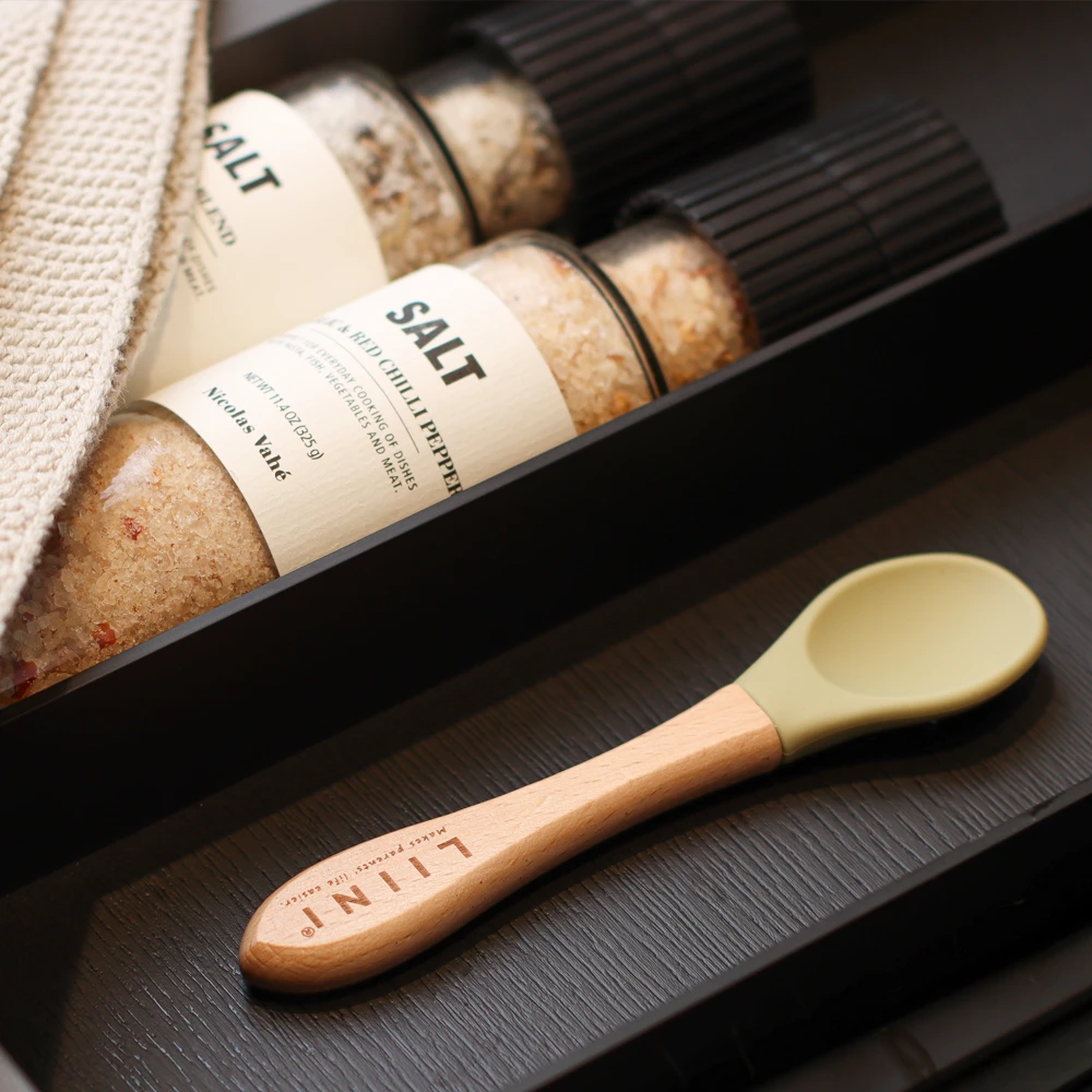 LIINI Cuillère pour purée de bébé olive LIINI Cuillère pour purée de bébé olive