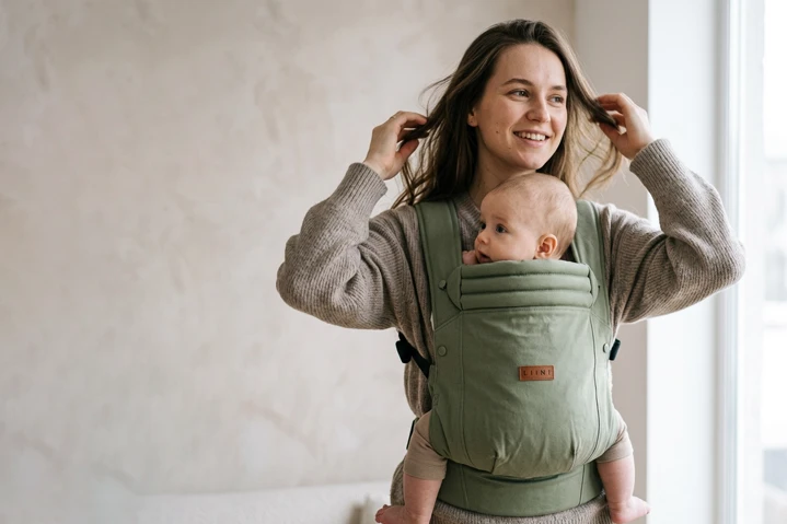 LIINI baby carrier olive