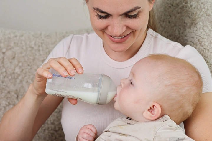 Mineralwasser für Babynahrung Bébés des Alpes