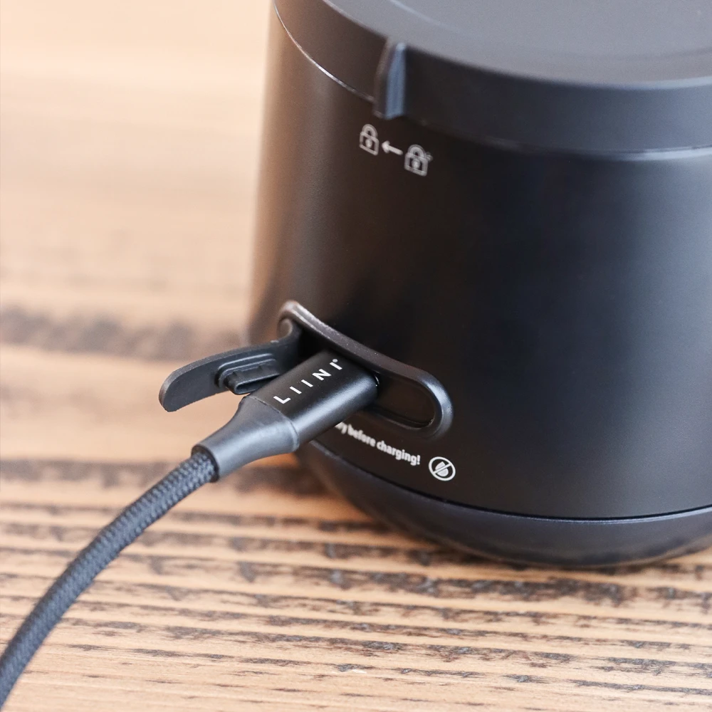 LIINI 4.0 PRO schwarz USB-Anschluss