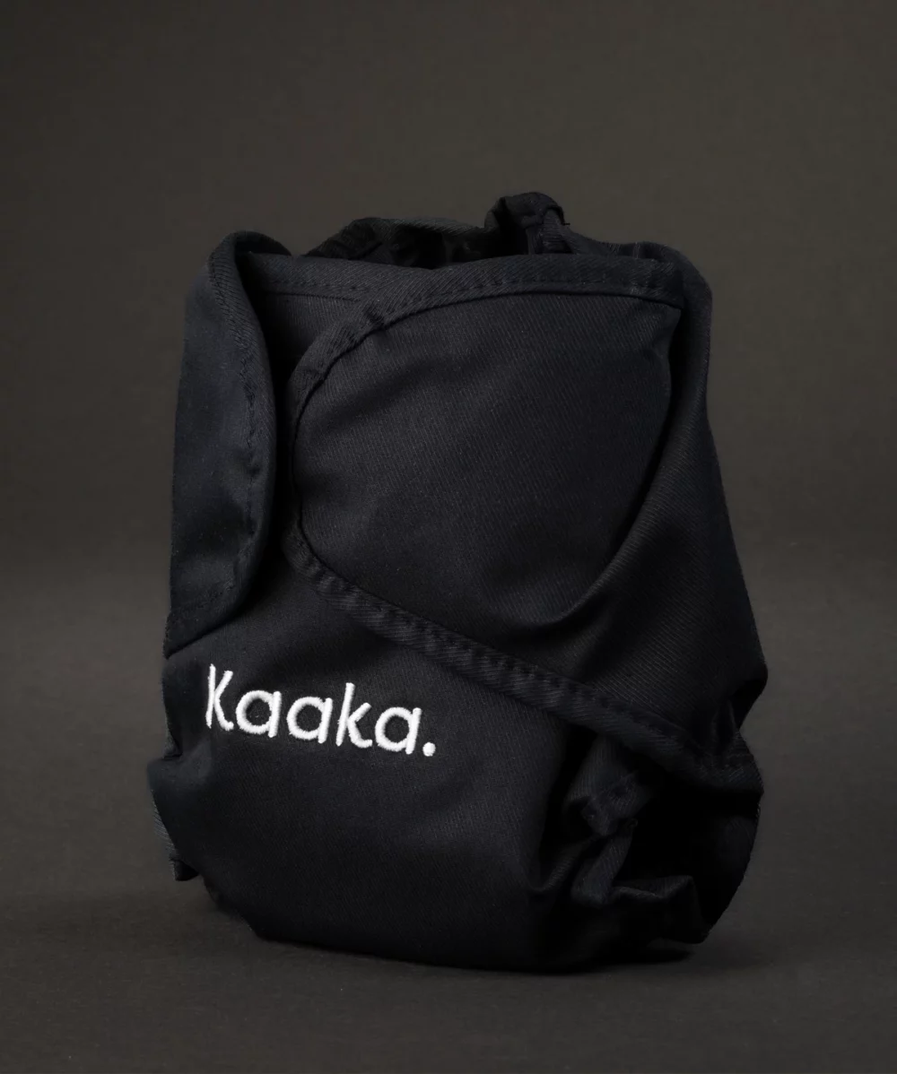 Stoffwindel-Kaaka-schwarz-Size-1_Front-seitlich Kaaka Stoffwindel schwarz