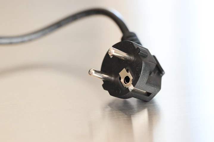 LIINI Home mit CH- und EU-Stecker