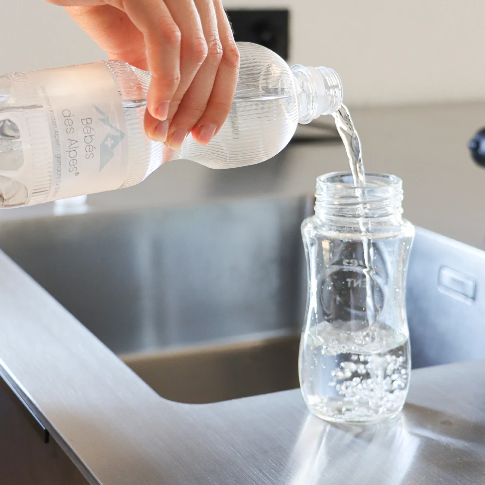 Mineralwasser auffüllen Bébés des Alpes